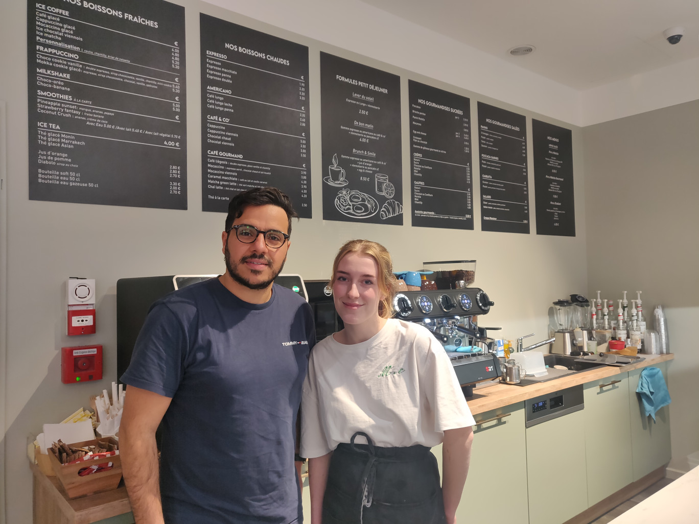Mohamed Aliani et Marilou, l’une des 3 équipières du Matcha Coffee. © Aletheia Press / D. La Phung