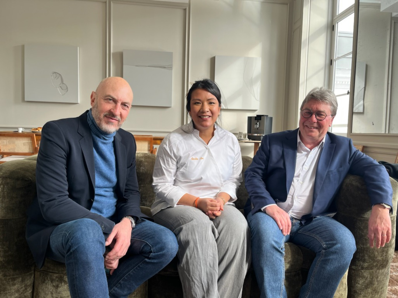 Eric Newton, fondateur de WeAre, la cheffe de cuisine Sarika Sor et Thierry Dujardin, Directeur Général d’Entreprises et Cité, au coeur du bâtiment de We Are, dans le Vieux-Lille.