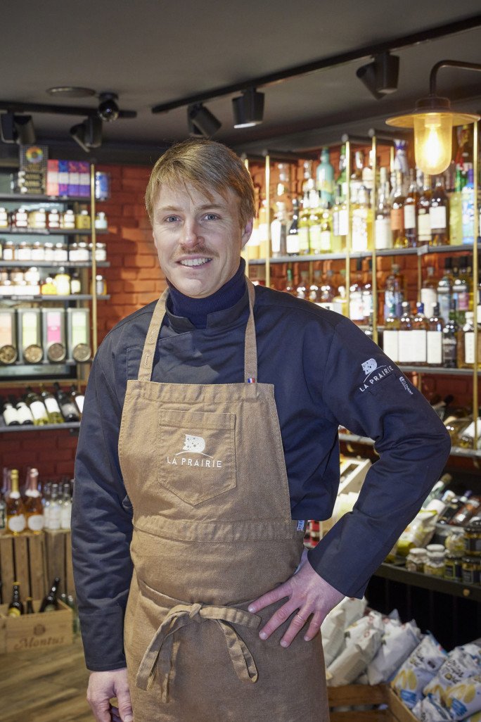 Raphaël Dervaux a ouvert la fromagerie / épicerie fine La Prairie à Arras, il y a 10 ans. ©Christophe Kicien