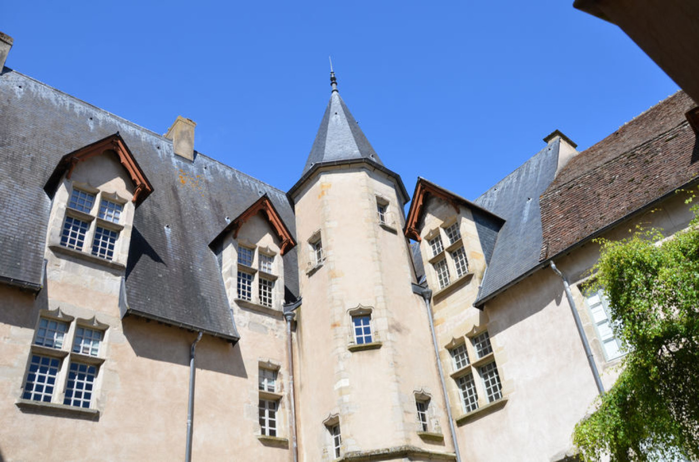 (c) Ville d'Autun