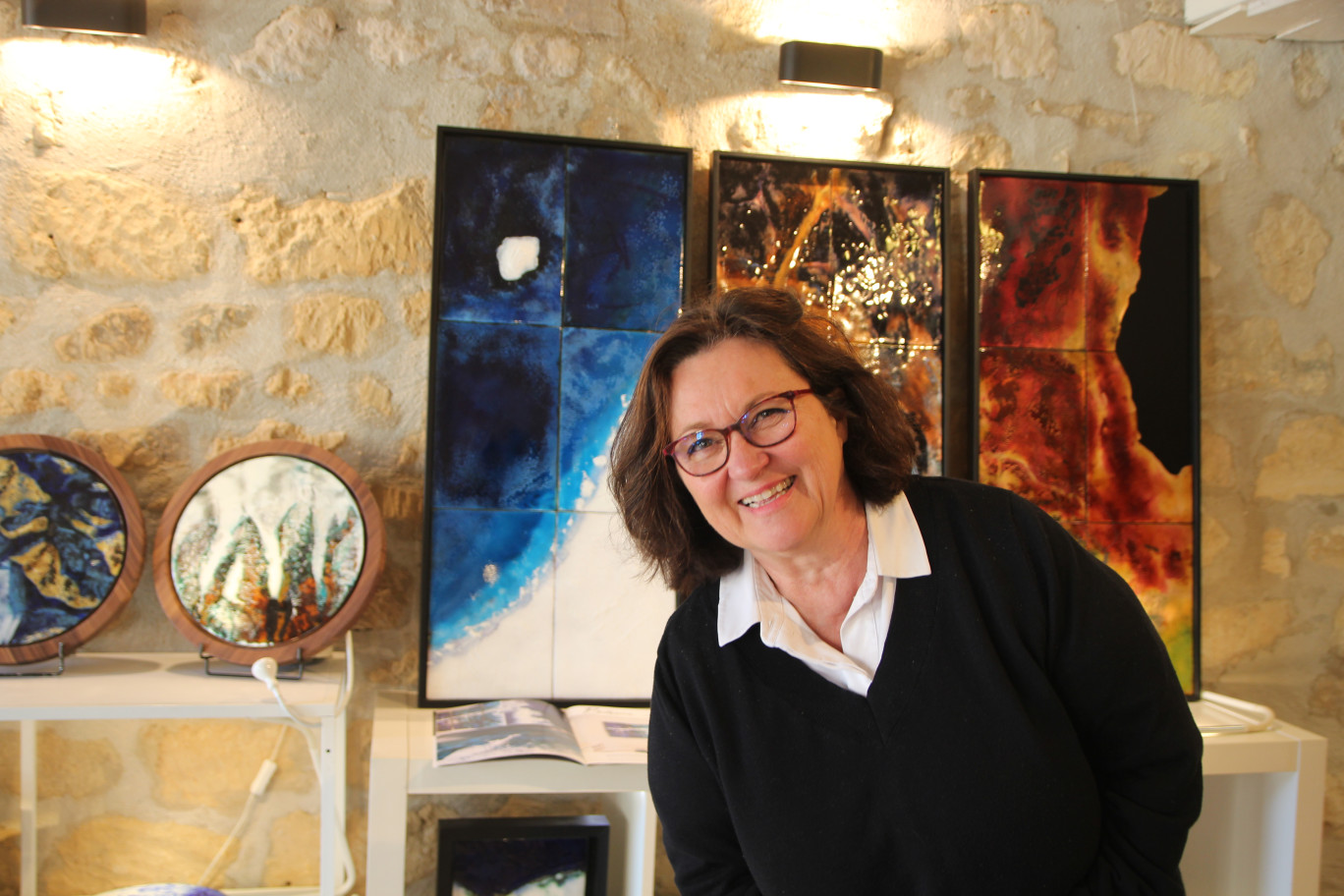 Anne de la Forge est installée dans le village troglodyte de Gouvieux depuis quatre ans. Très attachée à l'humain, elle est intarissable sur son métier. © Aletheia Press / B.Delabre