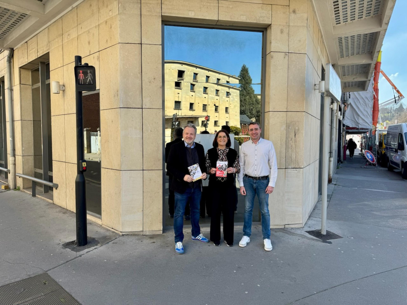 Charles Loquet, adjoint au maire en charge du grand projet Cœur de Ville, Vanessa Foulon Dos Santos, conseillère municipale déléguée chargée des relations avec les commerçants et Arnaud Decombat, manager du centre-ville. © Ville de Beauvais