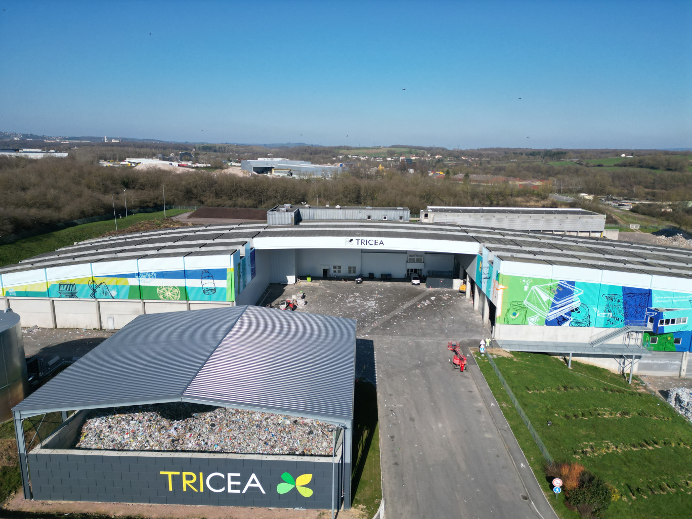 Trois syndicats de déchets ont mutualisé leurs moyens pour investir 25 millions d’euros dans le centre de tri de Torcy. © SMET 71