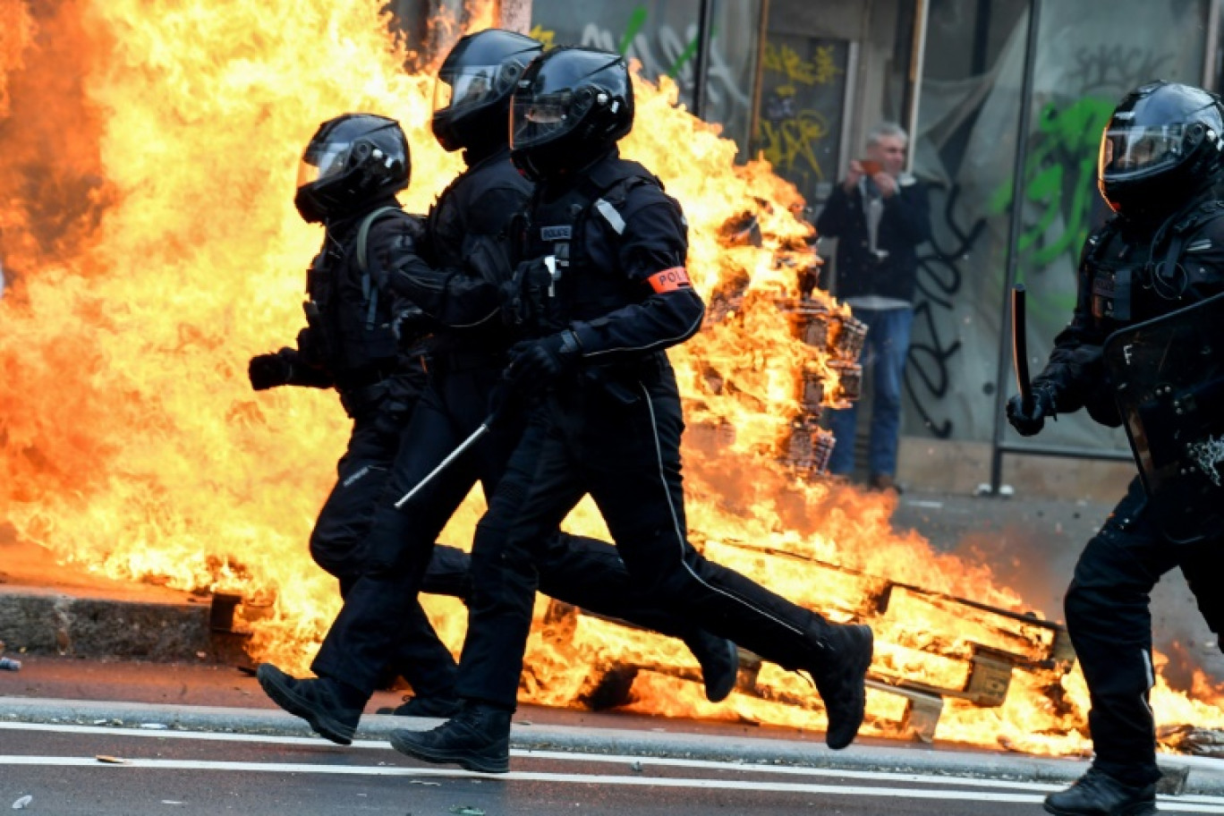 Des policiers de la Brav-M en intervention à Paris lors des manifestations contre la réforme des retraites, à Paris le 23 mars 2023 © Alain JOCARD