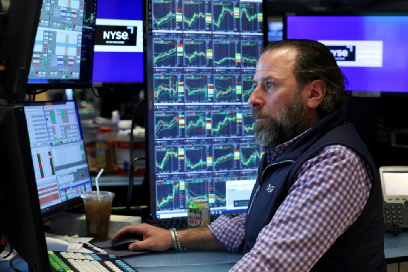 Un opérateur à la Bourse de New York, le 1er avril 2025. © CHARLY TRIBALLEAU