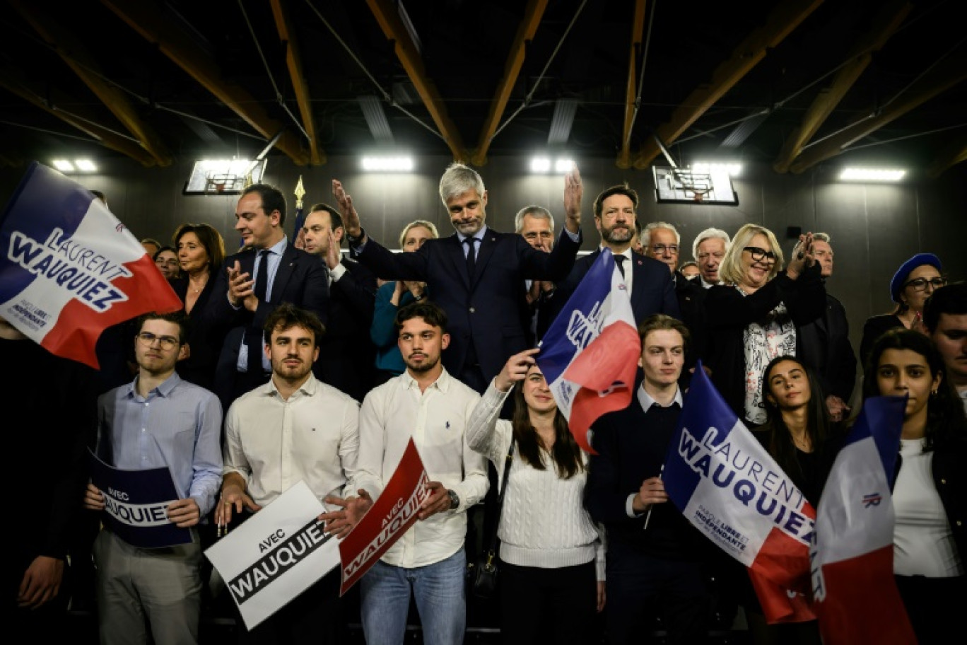 Laurent Wauquiez (c), candidat à la présidence des Républicains (LR) en meeting à Oullins, le 28 mars 2025 dans le Rhône © JEFF PACHOUD