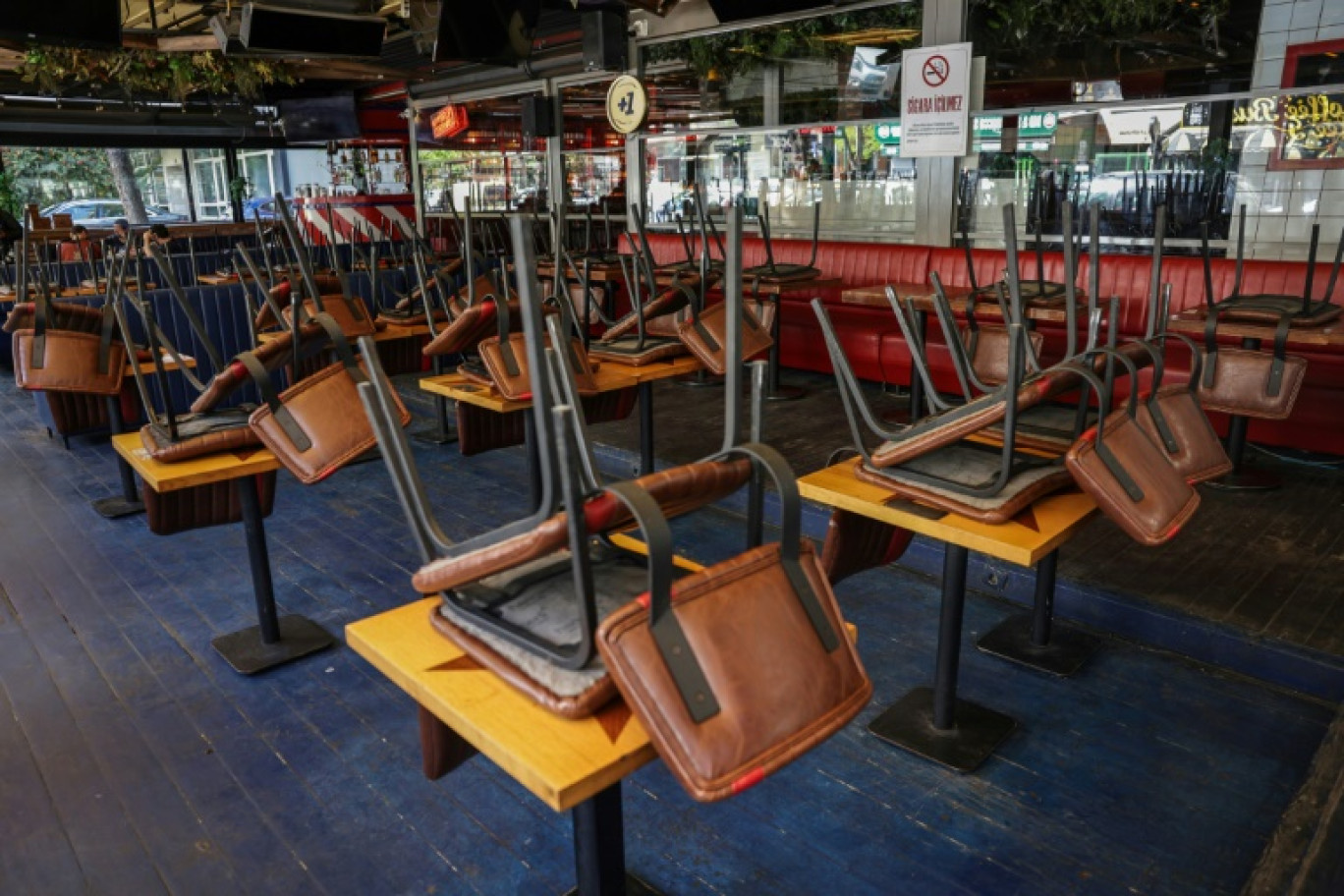 Un bar d'Ankara resté porte close le 2 avril 2025 après un appel au boycott de l'opposition turque © Adem ALTAN