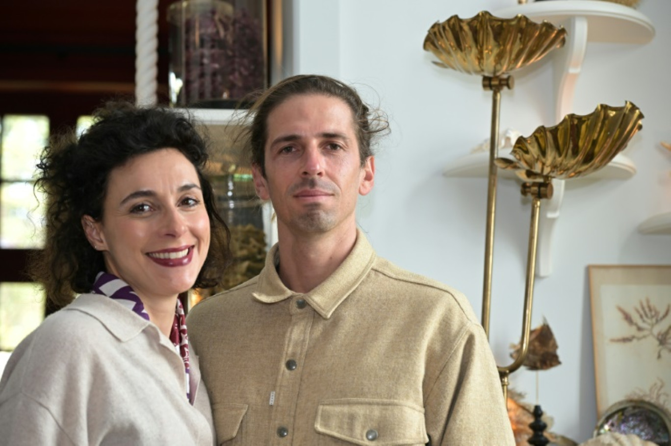 Le chef Hugo Roellinger et son épouse Marine dans son restaurant "Château Richeux" à Saint-Meloir-des-Ondes, le 3 avril 2025 en Ille-et-Vilaine © Damien MEYER