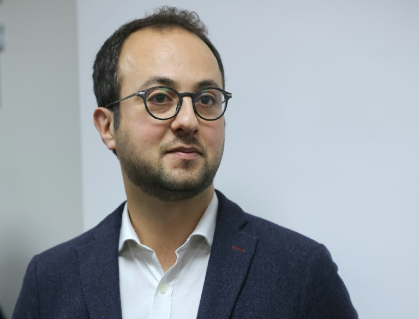 Saïd Benmouffok, coordinateur de la section parisienne du parti Place publique au siège de la formation à Paris, le 25 janvier 2025 © Thomas SAMSON
