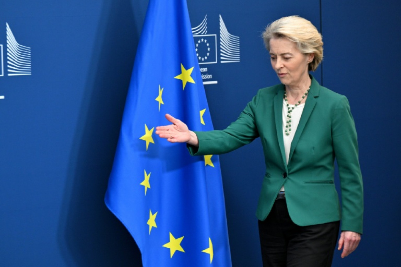 "L'Europe est toujours prête à conclure un bon accord" avec les Etats-Unis, a déclaré Mme von der Leyen lors d'une conférence de presse à Bruxelles, le 7 avril 2025. © Nicolas TUCAT