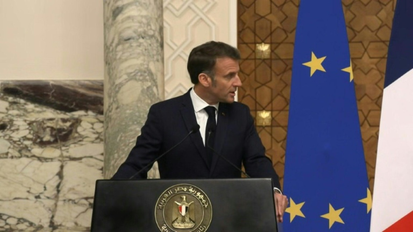 Les président égyptien Abdel Fattah al-Sissi (d) et son homologue français Emmanuel Macron, le 7 avril 2025 au Caire © Ludovic MARIN