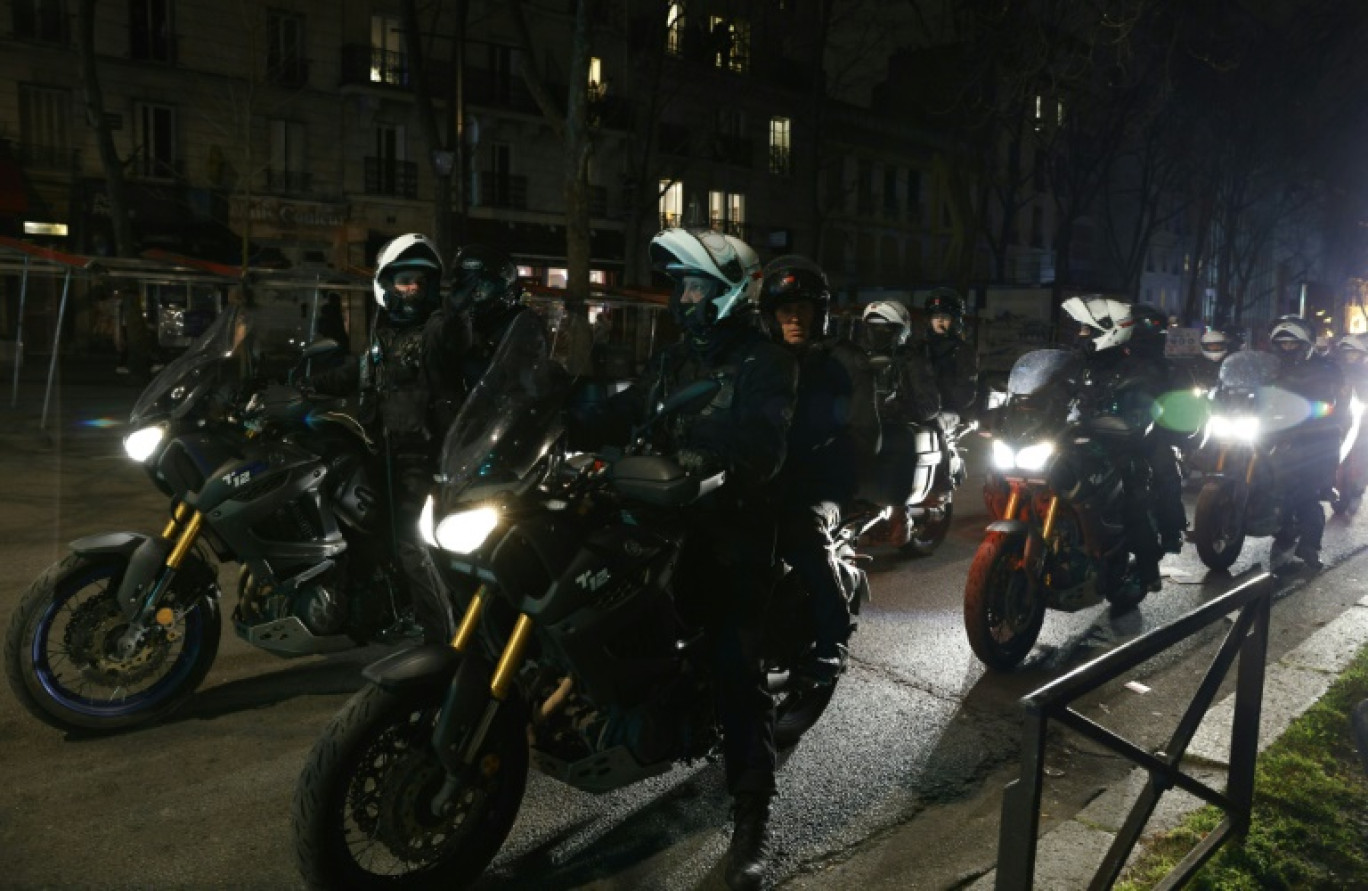 Des policiers de la Brav-M à moto lors d'une manifestation à Paris, le 18 mars 2023 © Geoffroy Van der Hasselt