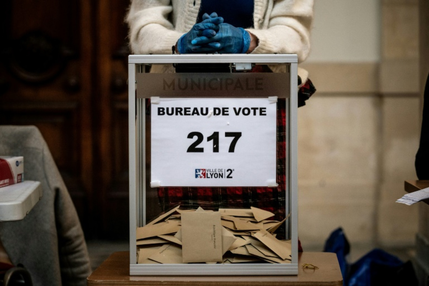 Urne lors de l'élection municipale du 15 mars 2020 à Lyon © JEFF PACHOUD