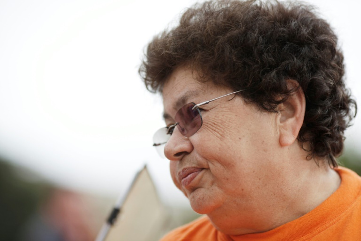 La traductrice, biographe et militante féministe Cathy Bernheim assiste le 26 août 2010 place du Trocadéro à Paris à un rassemblement pour commémorer les 40 ans du mouvement féministe. Il y a tout juste 40 ans Cathy Bernheim et une dizaine d'autres femmes signaient l'acte de naissance du féminisme français en allant déposer une gerbe "à la femme inconnue du soldat inconnu" sous l'Arc de Triomphe. AFP PHOTO / THOMAS COEX © THOMAS COEX