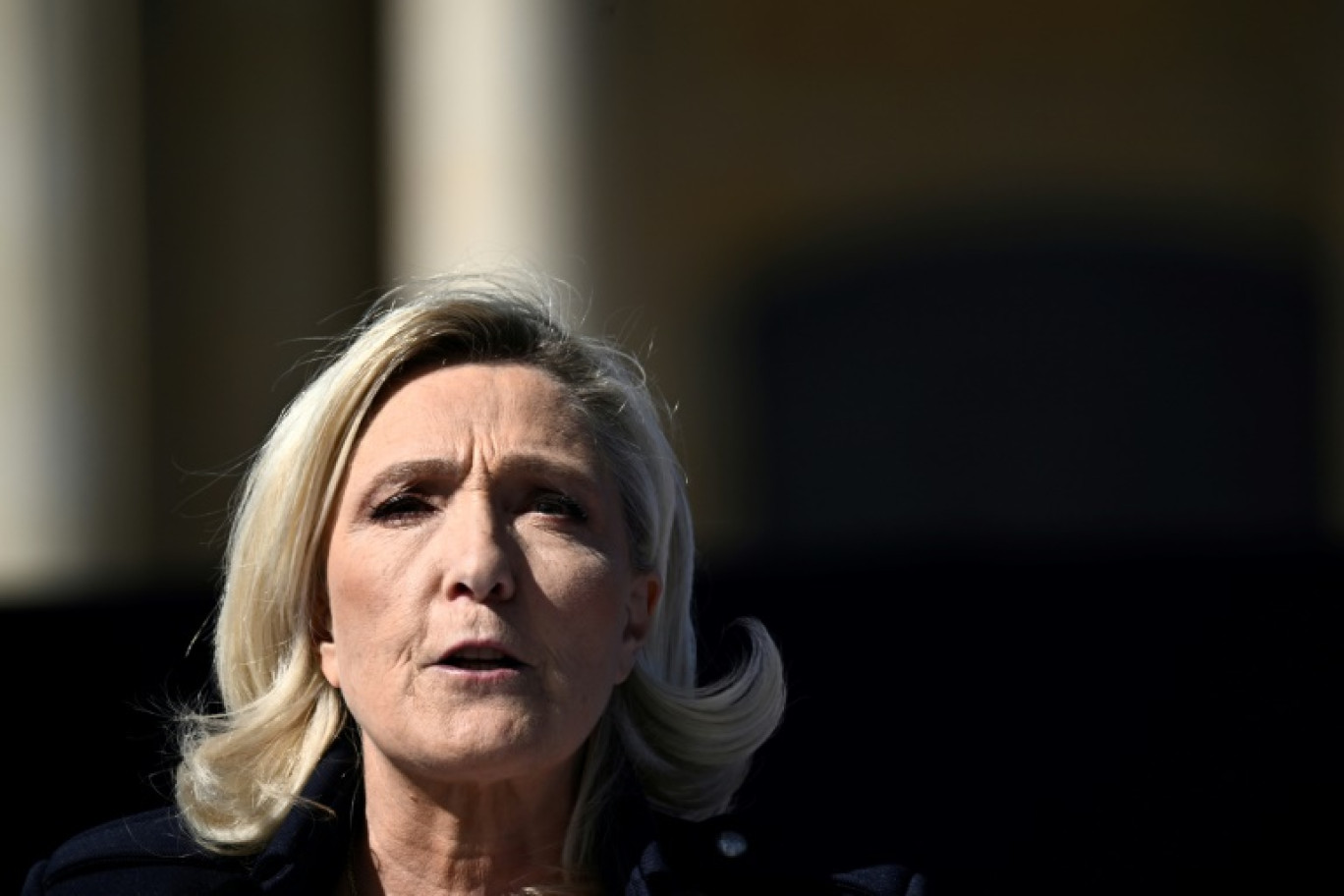 Marine Le Pen (ici à Paris le 6 avril 2025), 12 autres personnnes et le Rassemblement national ont fait appel de leur condamnation pour détournement de fonds publics et seront rejugés au premier semestre 2026 © JULIEN DE ROSA