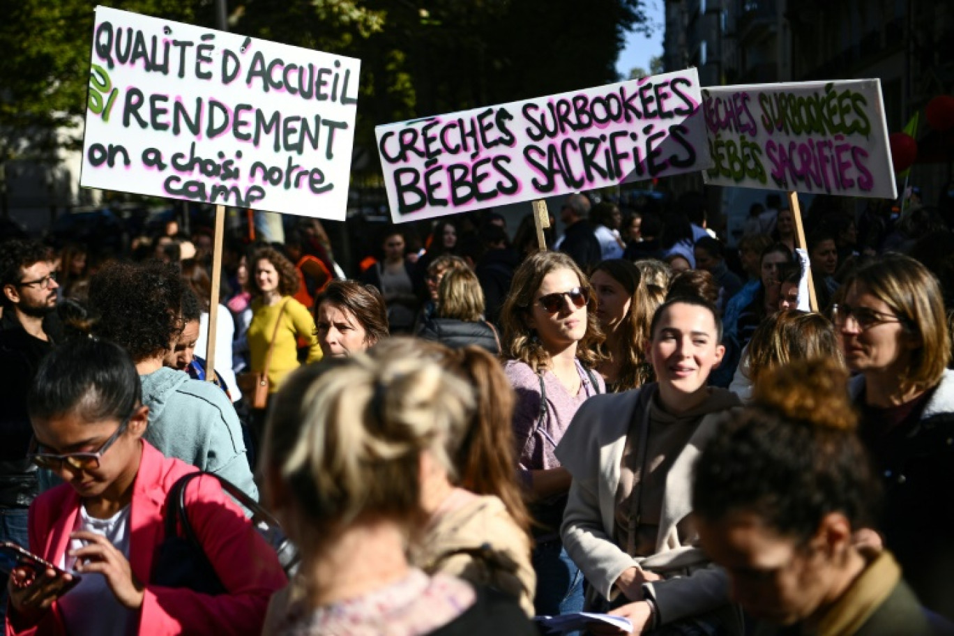 Manifestation de professionnels de la petite enfance le 6 octobre 2022 à Paris © Christophe ARCHAMBAULT