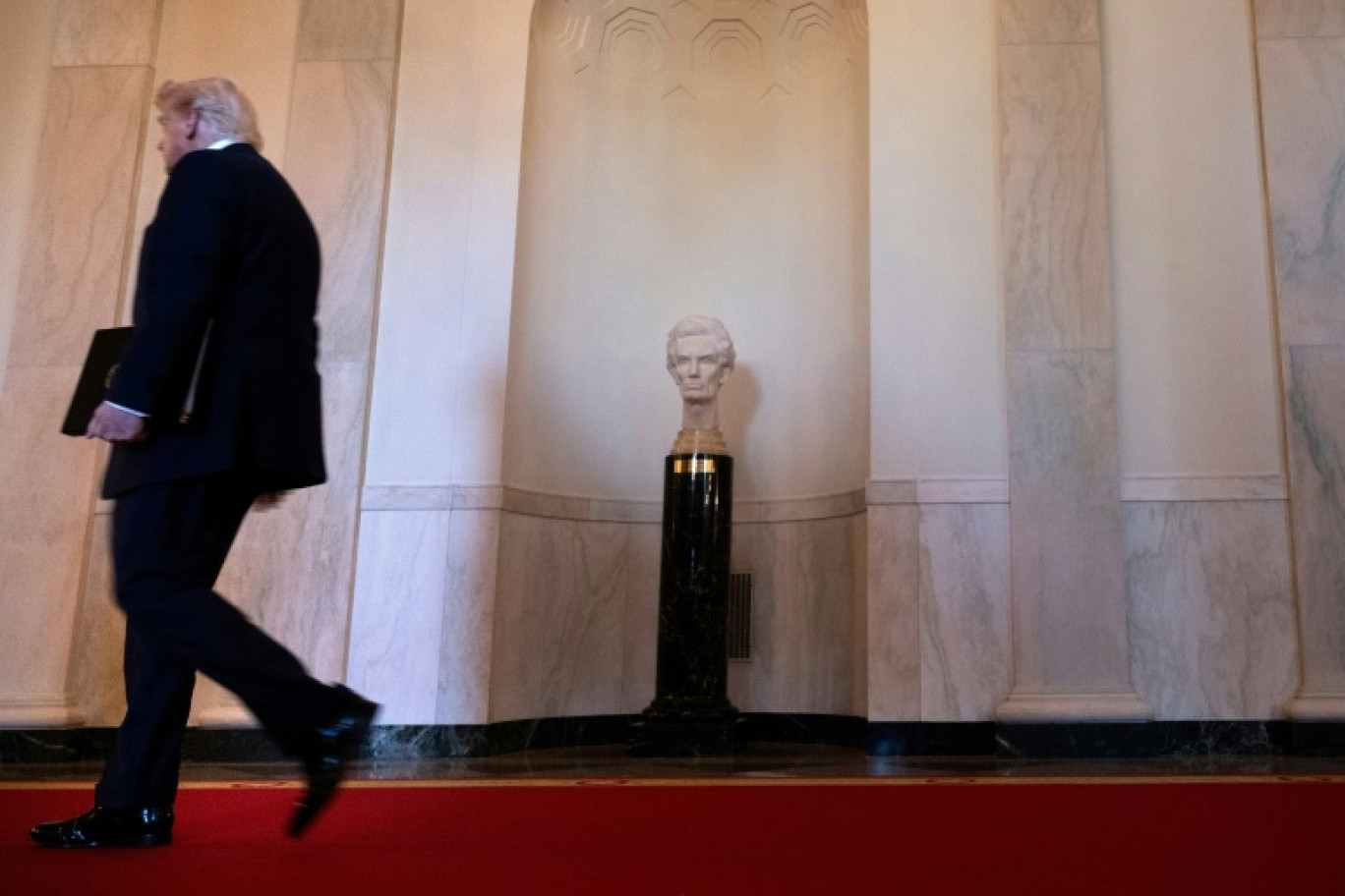 Un opérateur à la Bourse de New York, le 16 avril 2025 © CHARLY TRIBALLEAU