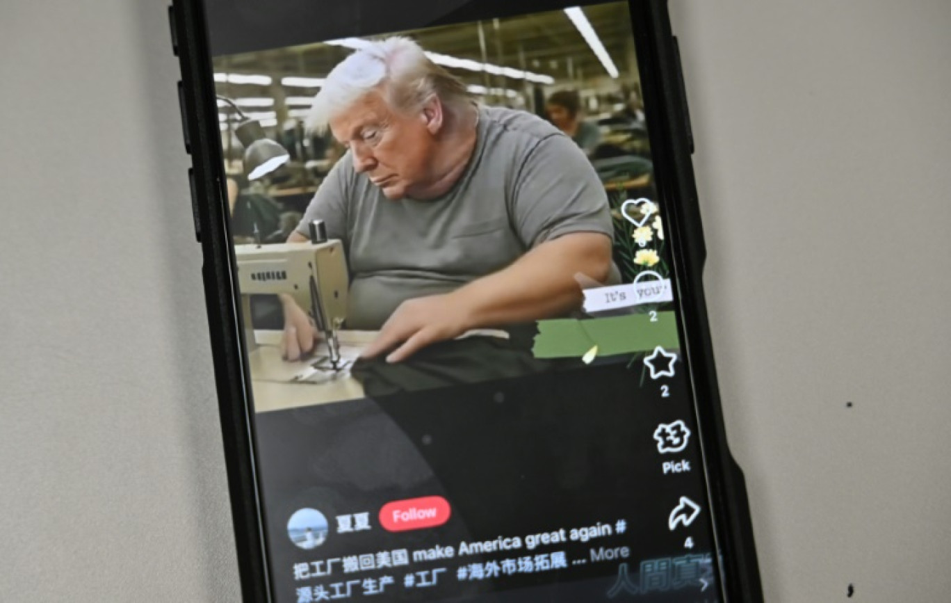 Image générée par intelligence artificielle montrant une caricature du président américain Donald Trump  dans une vidéo circulant sur les médias sociaux chinois à propos d'une campagne humoristique en ligne contre la guerre commerciale de Trump, le 18 avril 2025 à Pékin © Adek BERRY