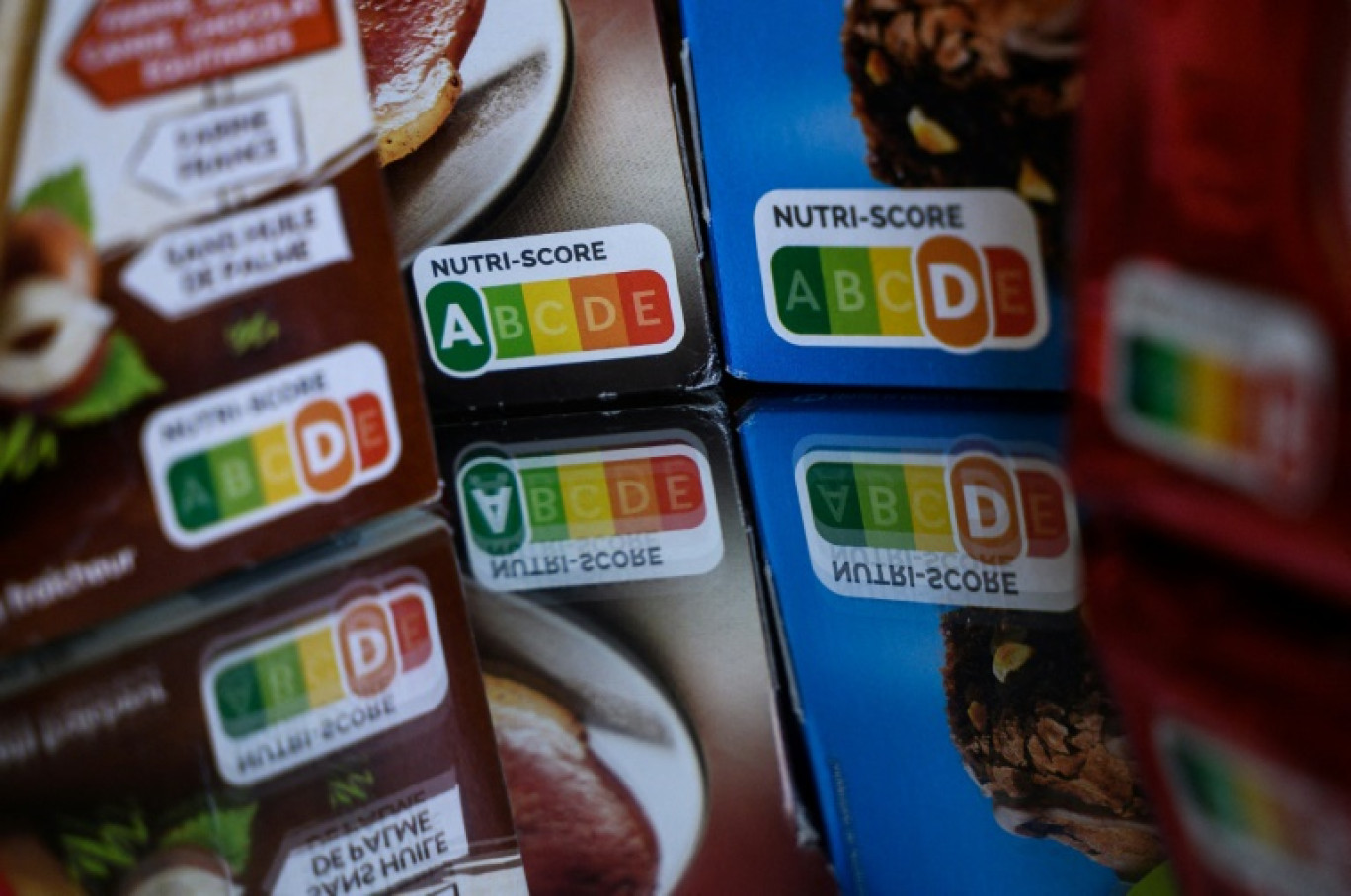Le Conseil économique, social et environnemental (Cese) préconise de "reprendre les négociations au niveau européen pour rendre rapidement obligatoire" l'apposition du Nutri-Score sur "tous les produits transformés et vendus pré-emballés" © LOIC VENANCE