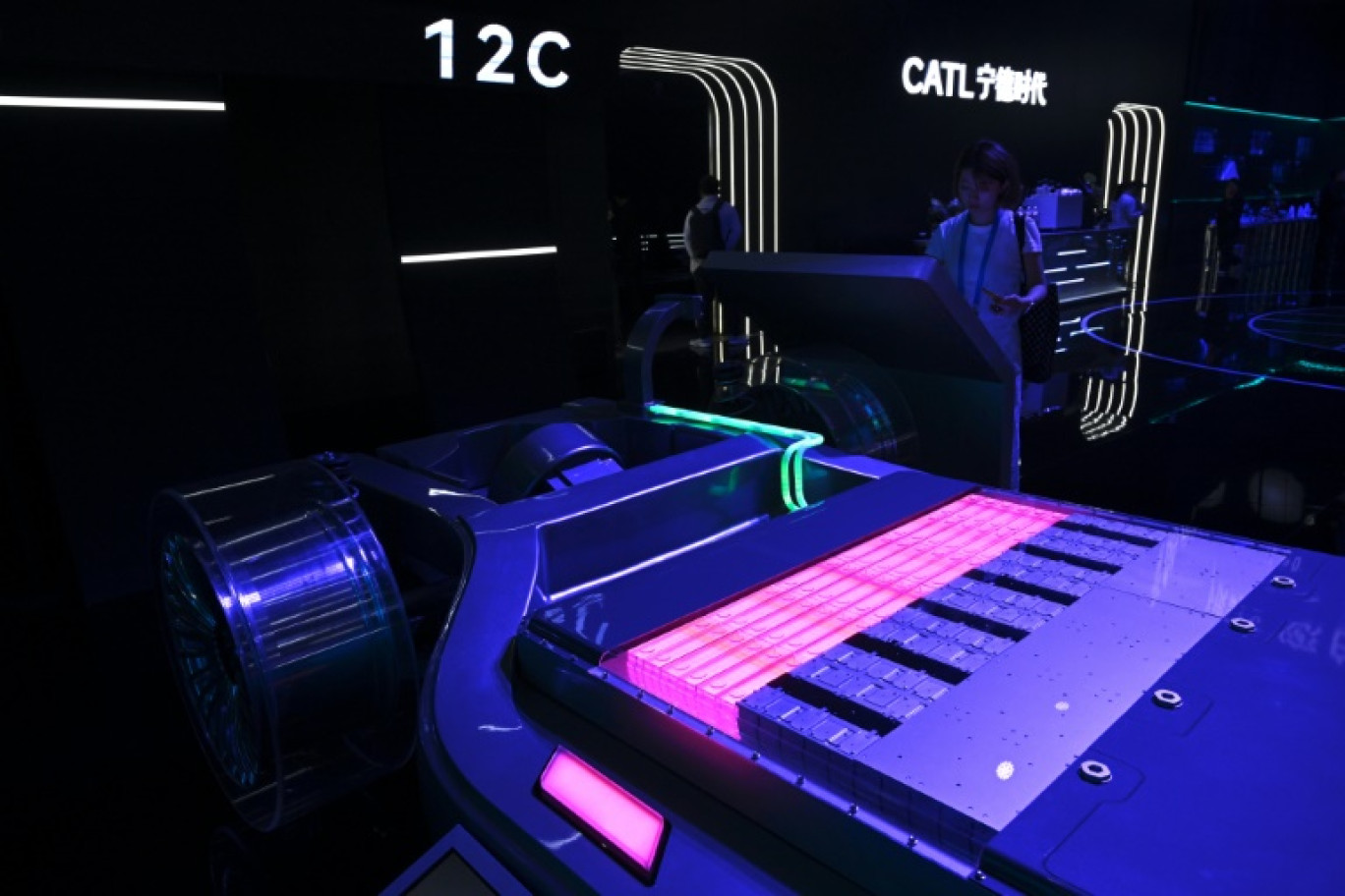 La nouvelle génération de batterie Shenxing de CATL, lancée lundi, qui promet 800 kilomètres d'autonomie et une recharge très rapide, avec 520 kilomètres d'autonomie regagnés en 5 minutes © WANG Zhao