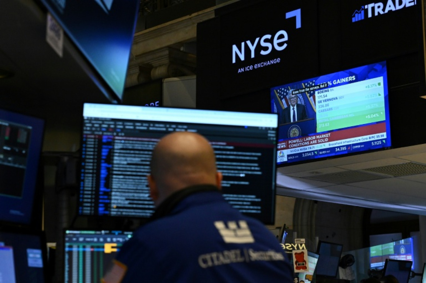 Un opérateur à la Bourse de New York, le 19 mars 2025. © ANGELA WEISS