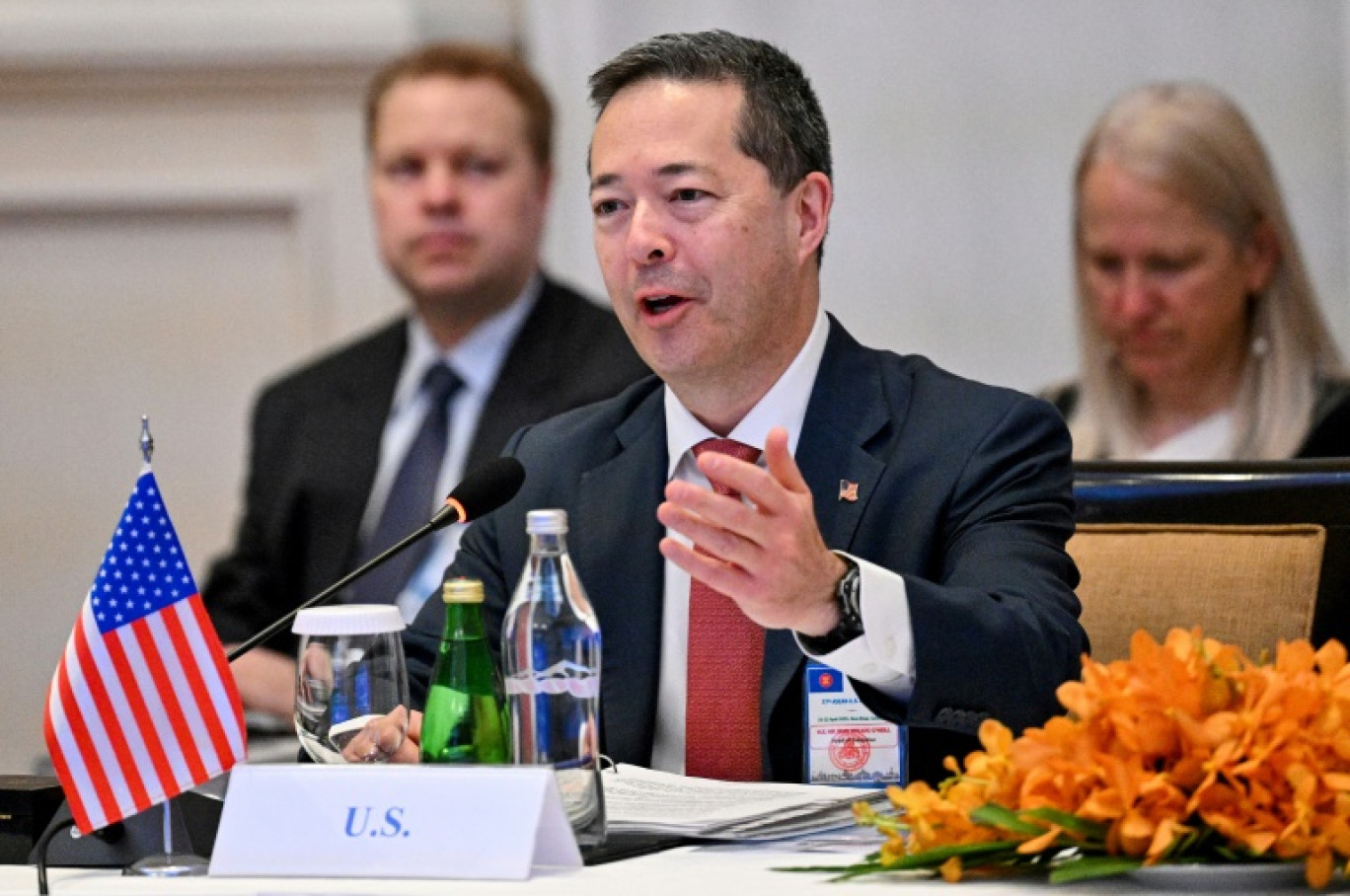Sean O'Neill, responsable du bureau des affaires de l'Asie de l'Est et du Pacifique au sein du Secrétariat d'Etat américain, prononce un discours lors d'une réunion de dialogue entre les Etats-Unis et l'Association des nations d'Asie du Sud-Est (Asean) le 22 avril 2025 à Siem Reap au Cambodge © TANG CHHIN Sothy