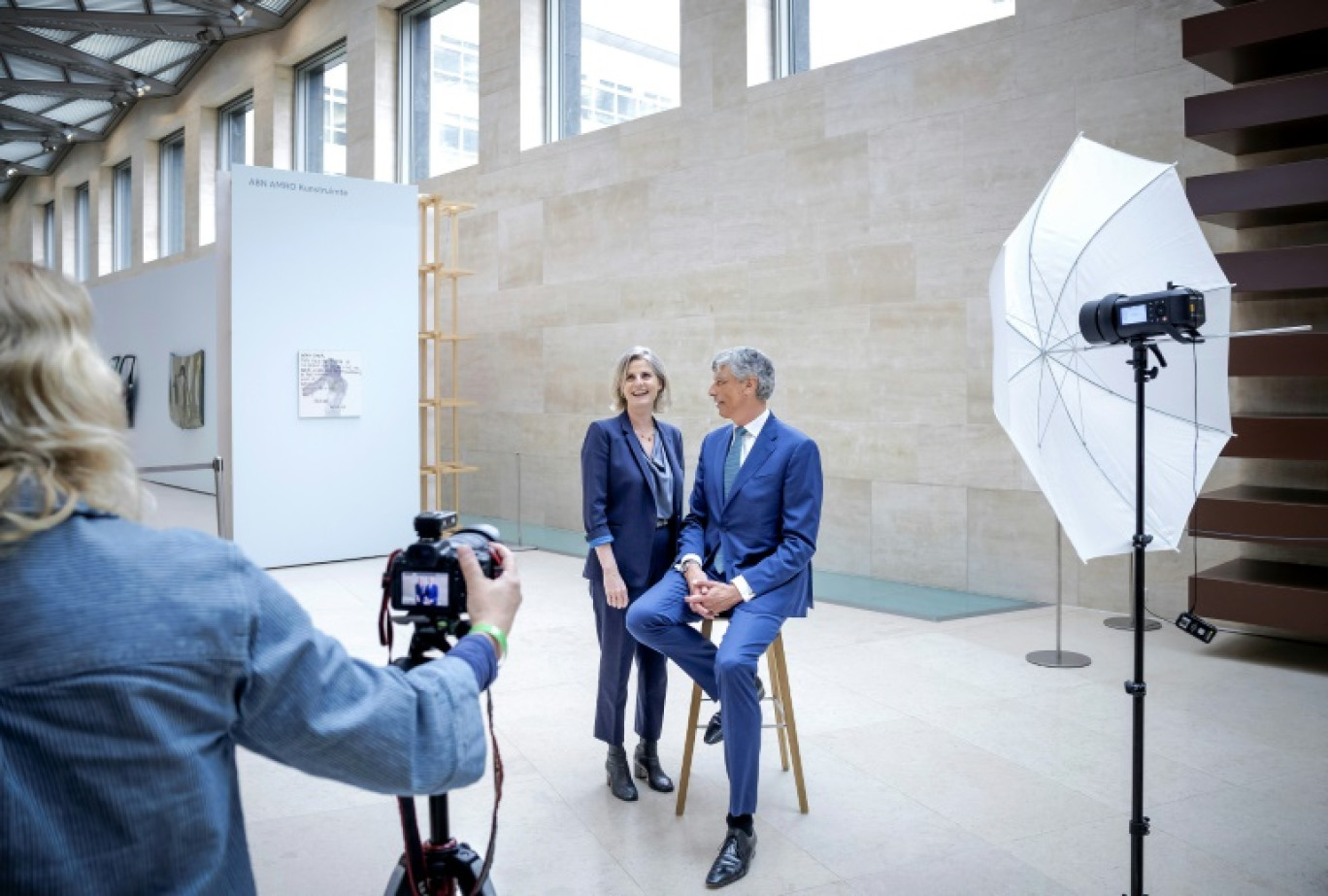 La nouvelle présidente de la banque néerlandaise ABN AMRO Marguerite Bérard (à gauche) le 23 avril 2025 à Amsterdam © Robin van Lonkhuijsen