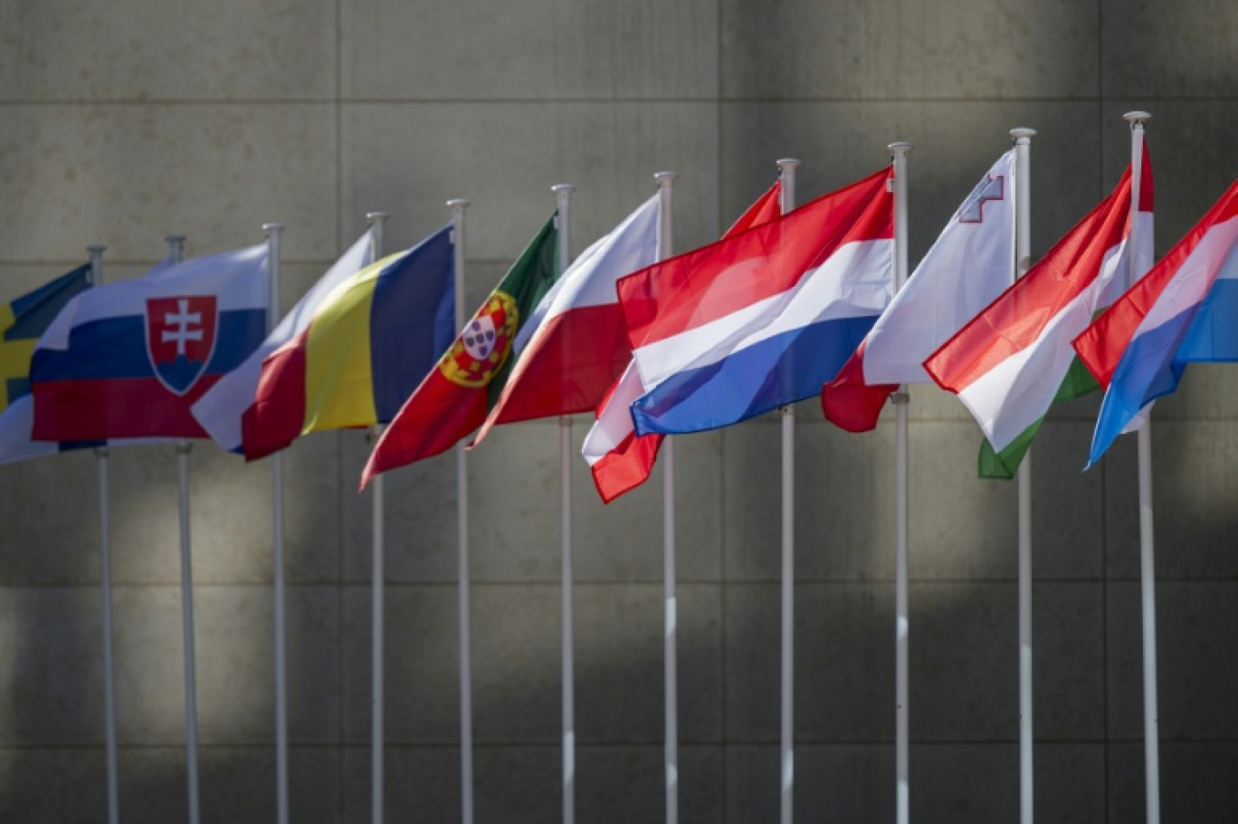 Les drapeaux européens à Luxembourg le 7 avril 2025. © Jean-Christophe VERHAEGEN