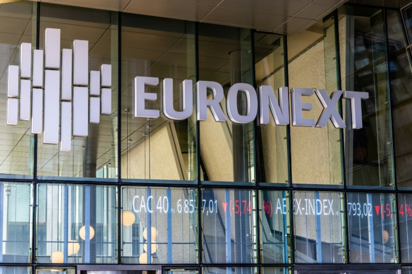 La Bourse de Paris a fermé en hausse vendredi 25 avril, gardant un oeil sur la guerre commerciale entre Washington et Pékin, tandis que la saison des résultats d'entreprises bat son plein © XAVIER GALIANA