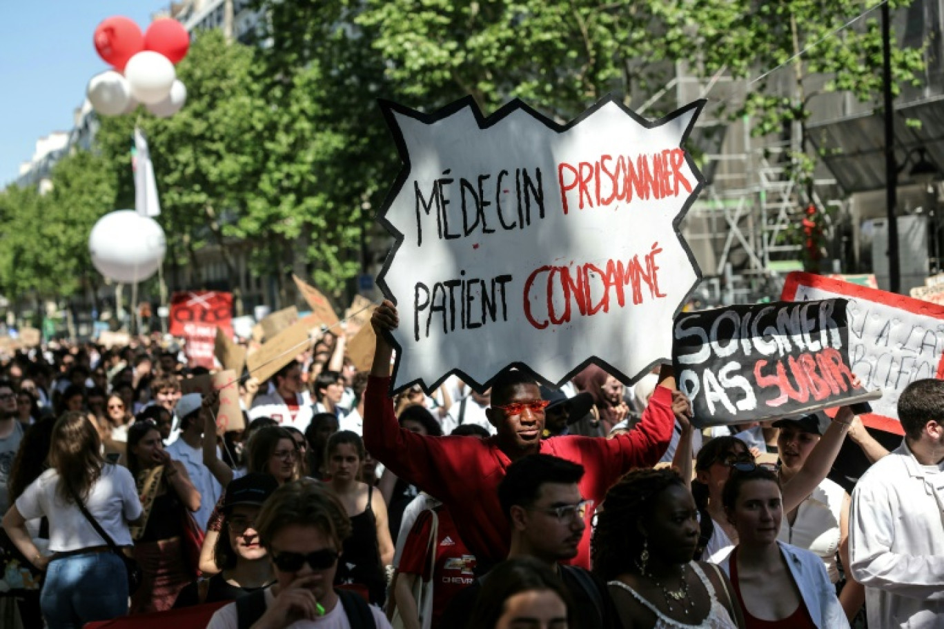 Manifestation à Paris le 29 avril 2025 pour protester contre une loi visant à contrôler l'installation des médecins © Thomas SAMSON