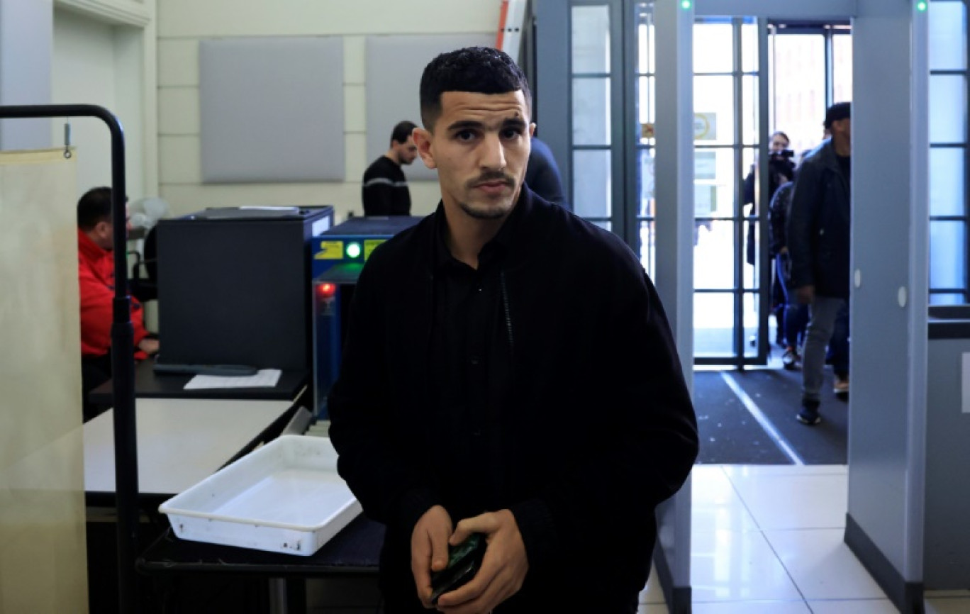 Youcef Atal à son arrivée au tribunal de Nice, le 18 décembre 2023 © Valery HACHE