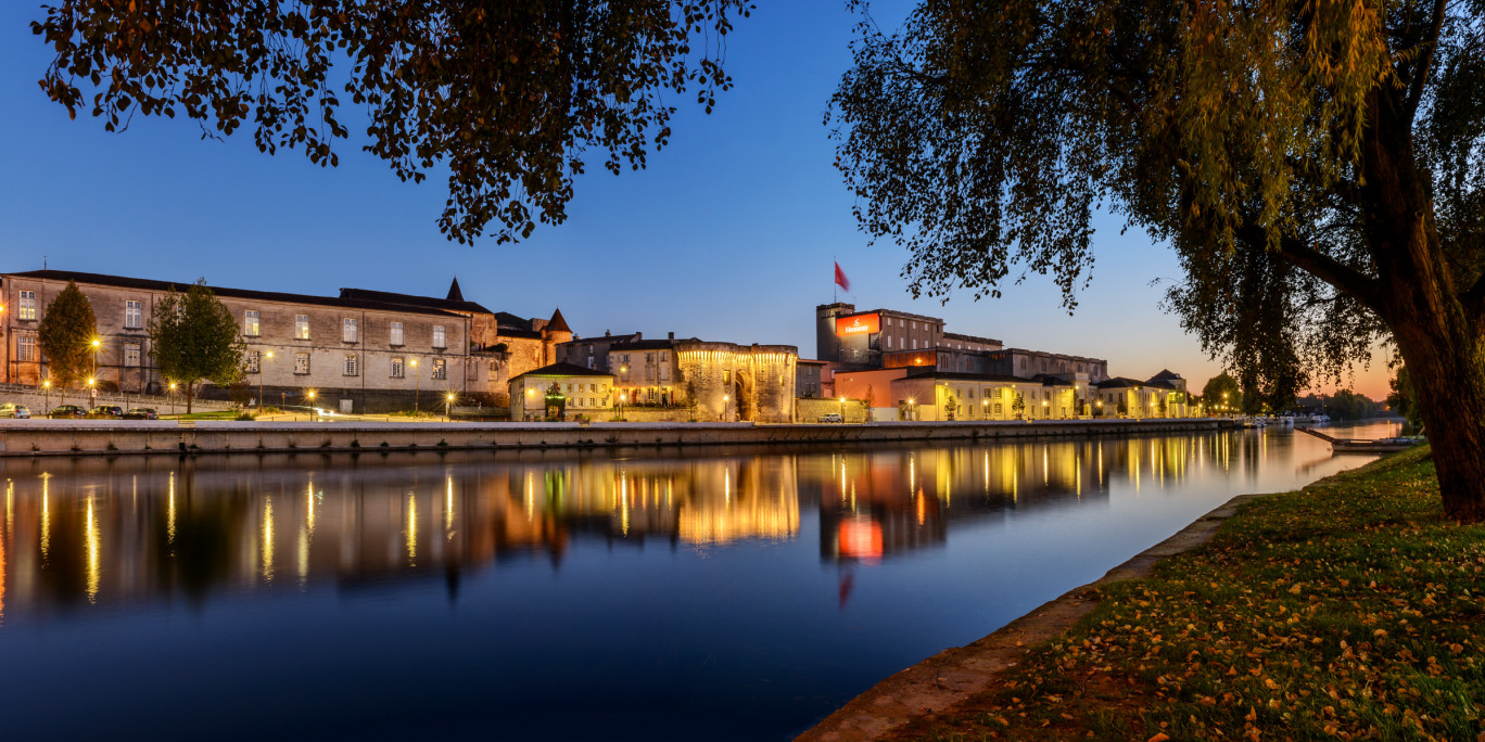 Les quais de Cognac. © Stéphane Charbeau