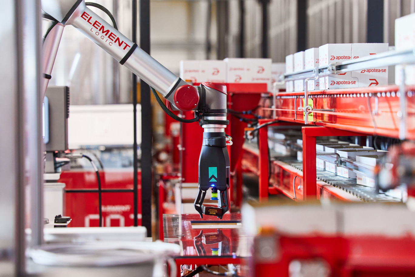 Element Logic installe des solutions automatisées pour le stockage et la gestion de commande industrielle. © Element Logic
