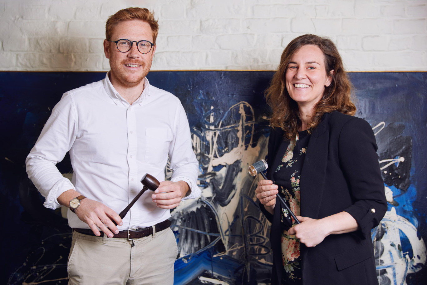 Lara Schweitzer et Hugues Watine, amis de longue date, ont été formés ensemble avant de s'associer pour monter l'étude Artefact Enchères. © Lena Heleta
