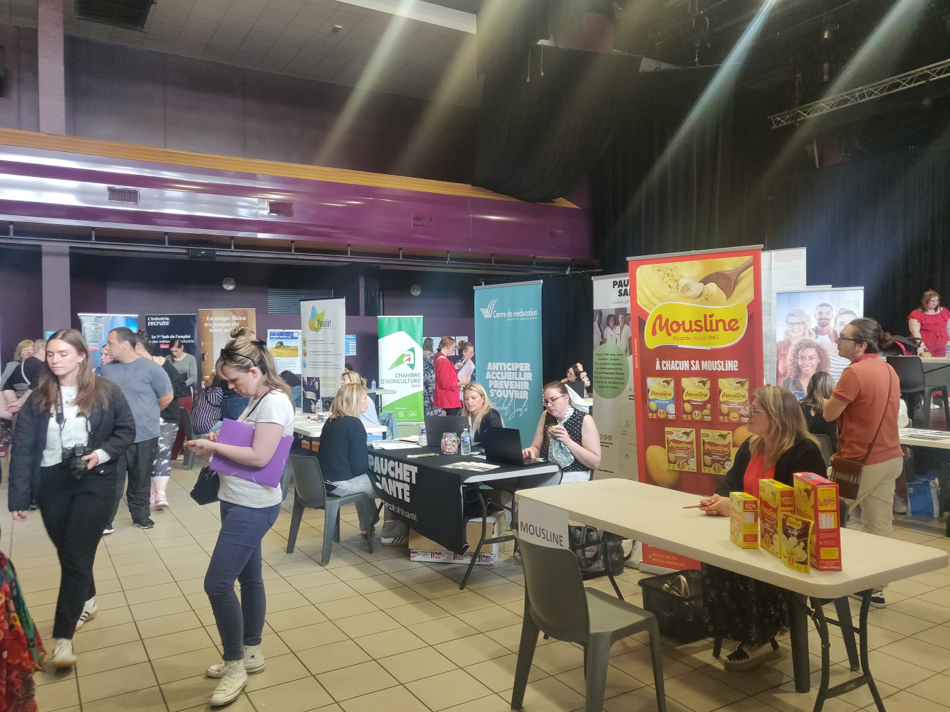 Plus de 100 personnes ont participé à la Campagne de l’emploi à Corbie. © Aletheia Press / DLP