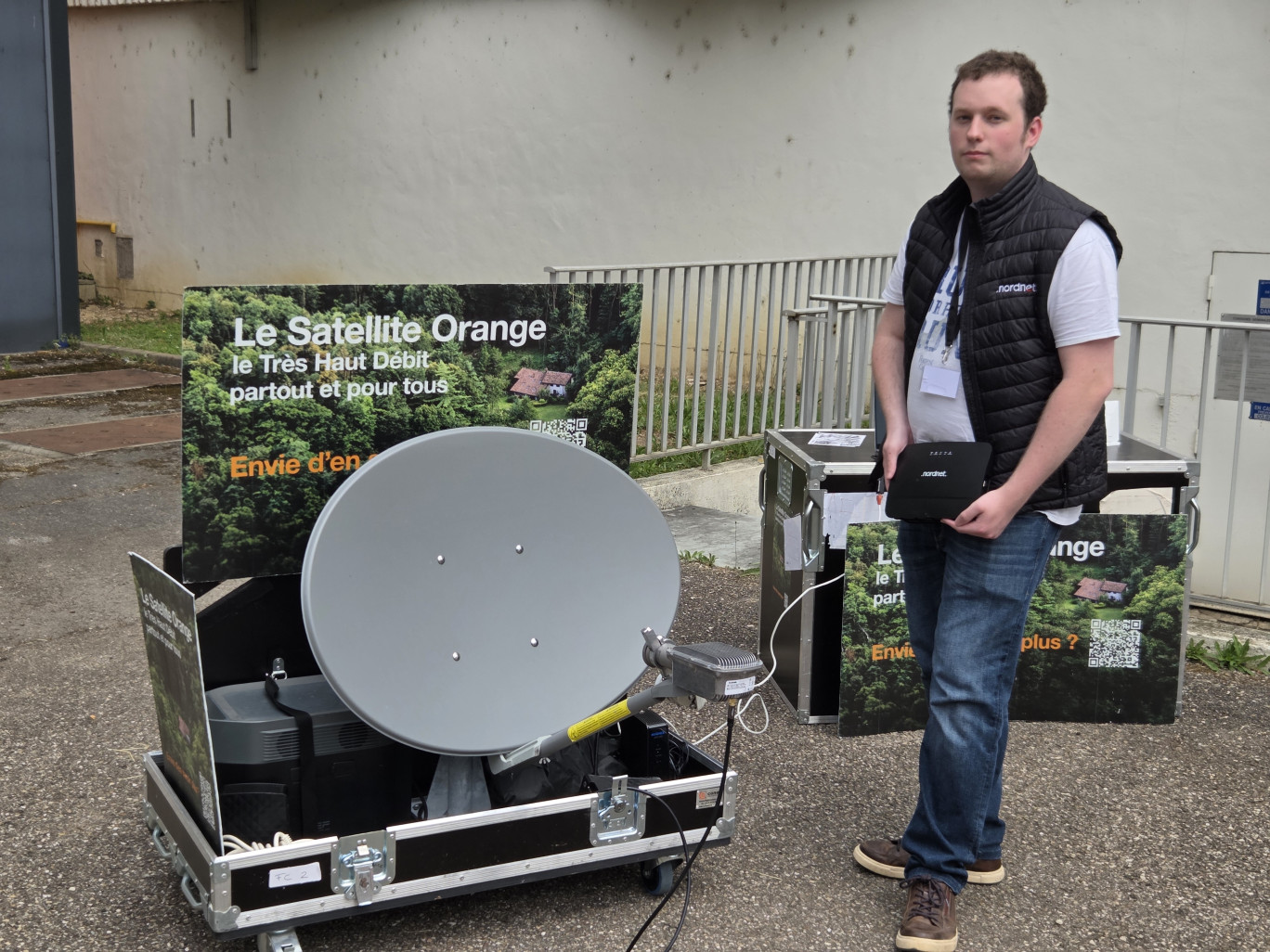 Orange sensibilise salariés, partenaires, élus à cette technologie complémentaire des autres déploiements Très Haut Débit.