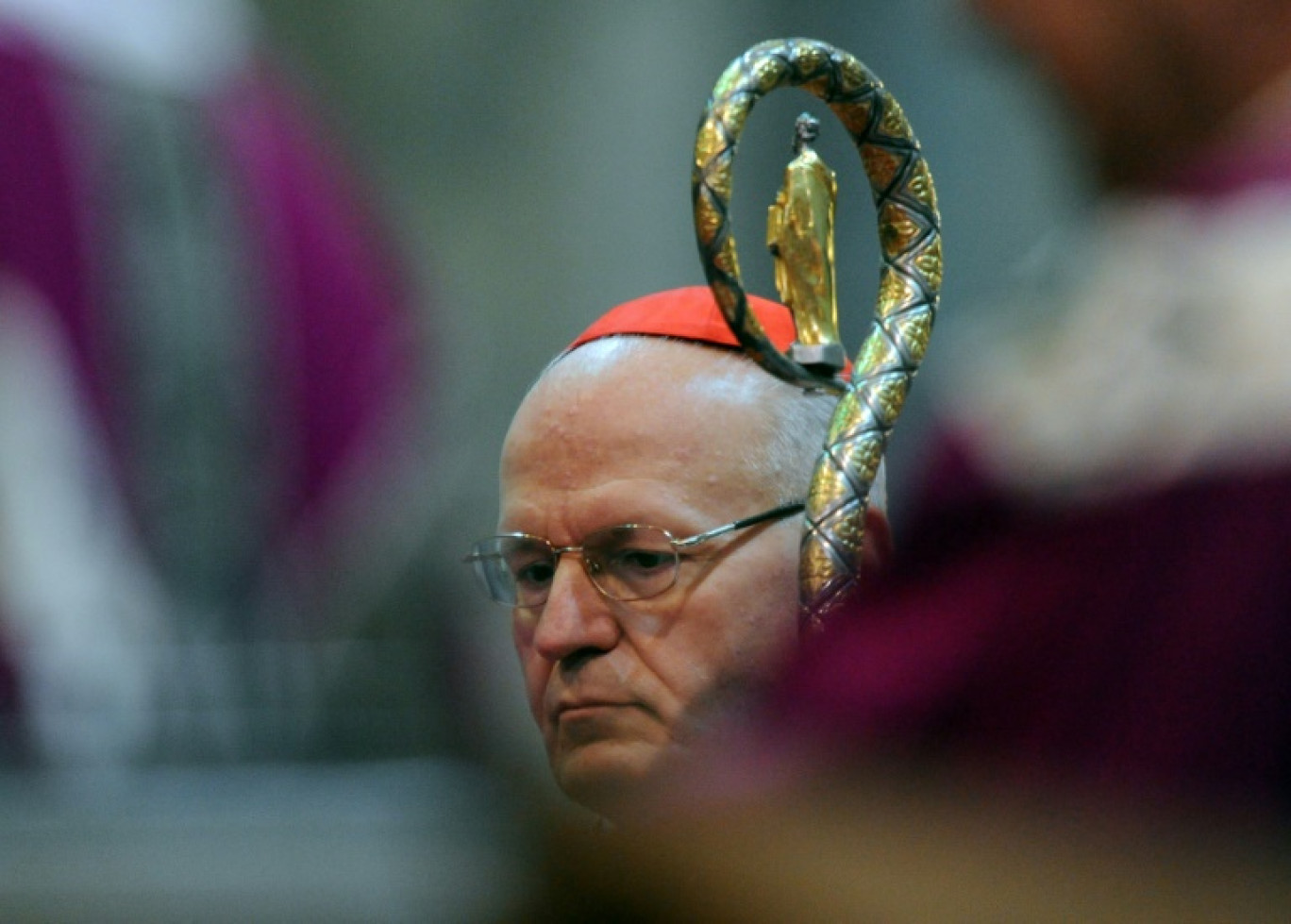 Le cardinal hongrois Peter Erdö, archevêque de Budapest, lors de la messe du mercredi des Cendres, à Esztergom, le 13 février 2013 en Hongrie © ATTILA KISBENEDEK