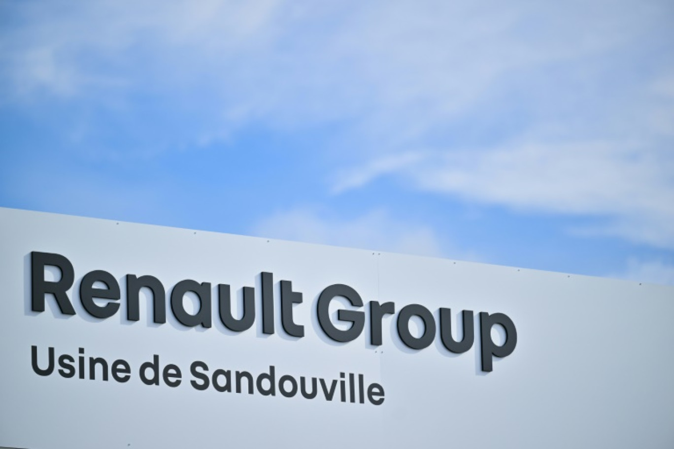 L'usine Renault de Sandouville, près du Havre, en Seine-Maritime, employait en 2016 et 2017 plus d'intérimaires que de salariés en CDI, selon le rapport d'enquête. © Lou Benoist