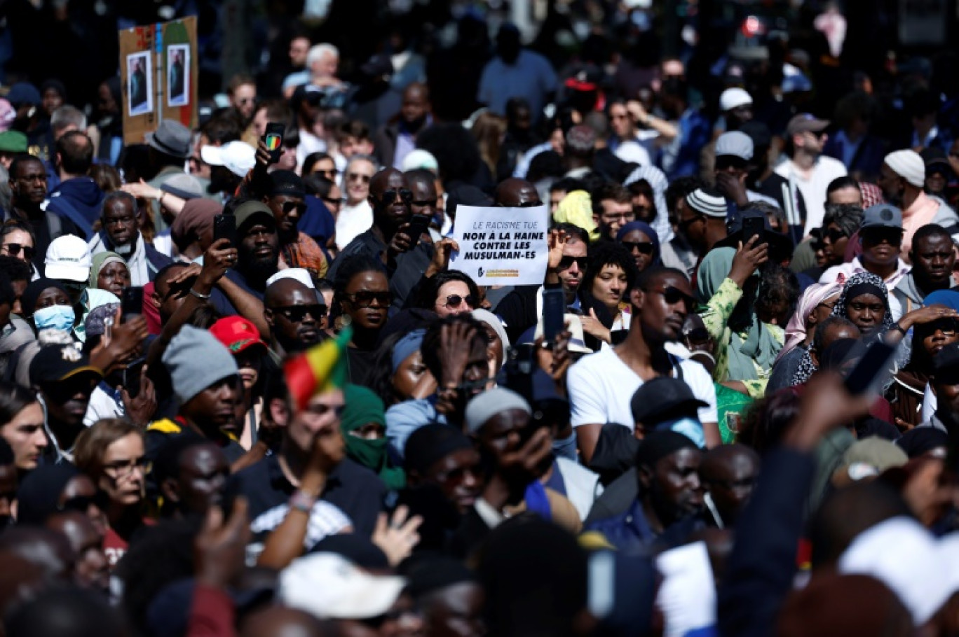 Rassemblement à Paris pour rendre hommage à Aboubakar Cissé, le 1er mai 2025 © Ian LANGSDON