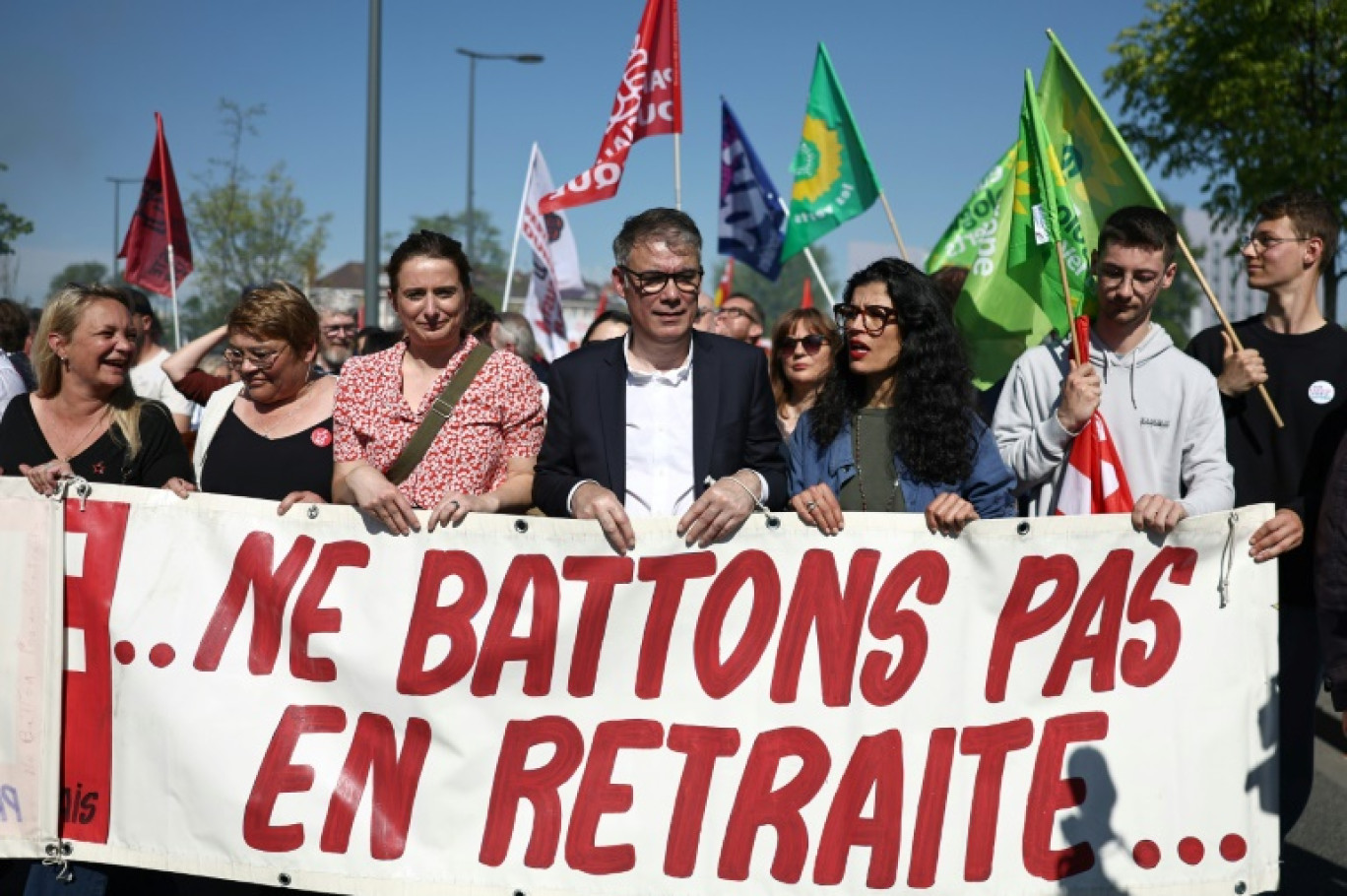 Un drapeau CGT ArcelMitall lors d'une  manifestation à Dunkerque à l'occasion de la Journée internationale des travailleurs, le 1er mai 2025 dans le Nord © Sameer AL-DOUMY