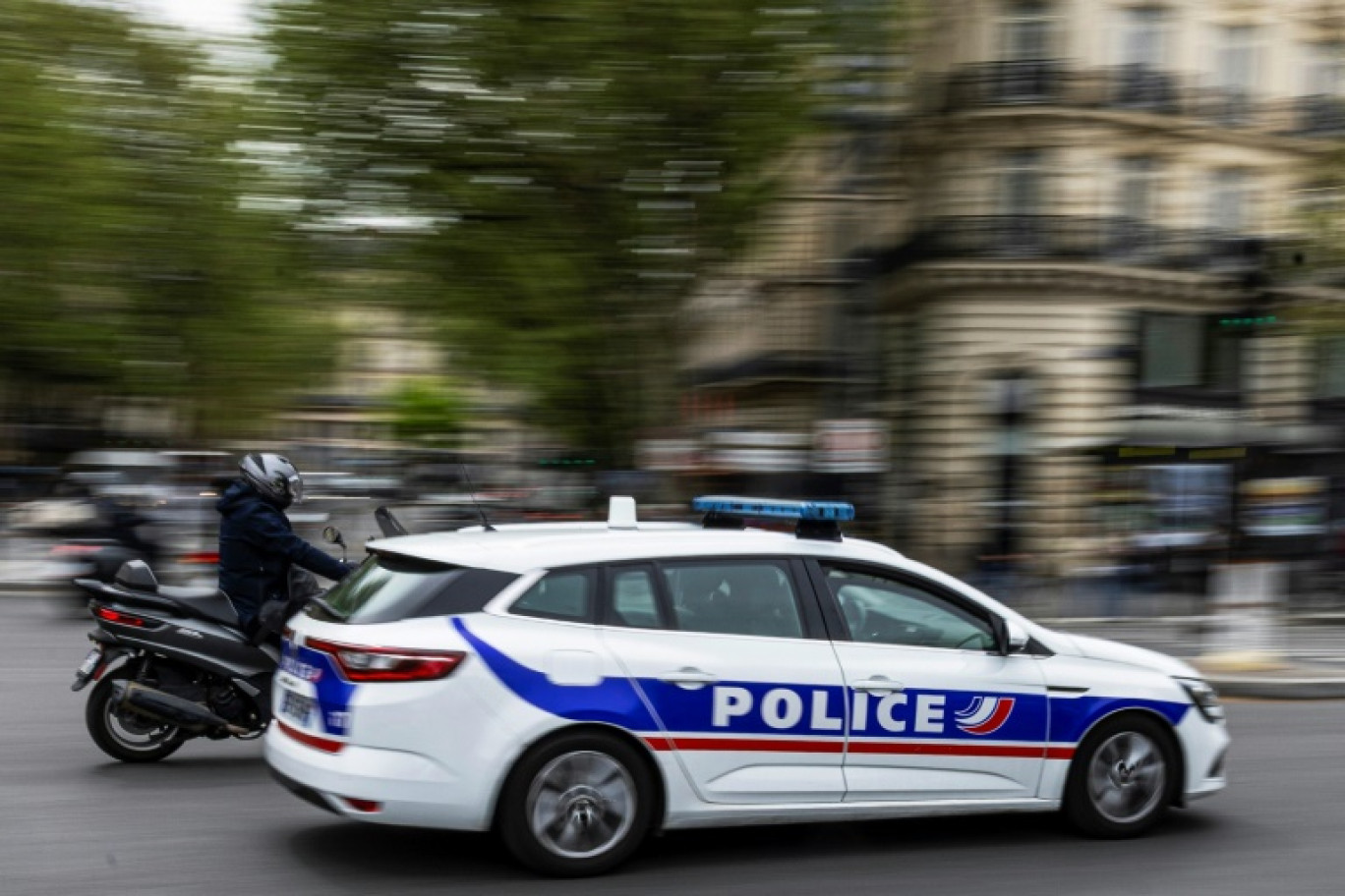 Un véhicule de police à Paris, le 16 avril 2025 © Sébastien DUPUY