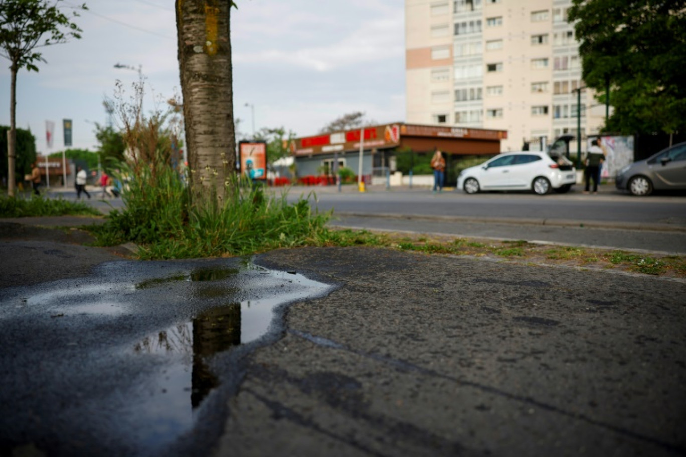L'endroit où un jeune majeur a été blessé par balle lors d'une intervention policière, à Drancy, en Seine-Saint-Denis le 3 mai 2025 © Ian LANGSDON