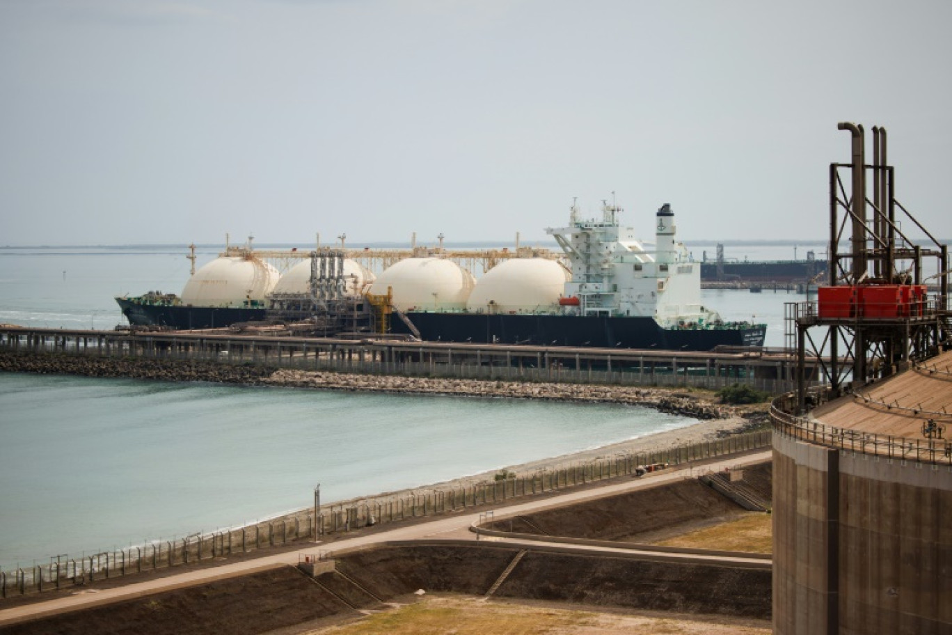 Du gaz naturel liquéfié (GNL) est livré au terminal de Fos-sur-Mer, dans les Bouches-du-Rhône, le 22 juin 2023 © CLEMENT MAHOUDEAU