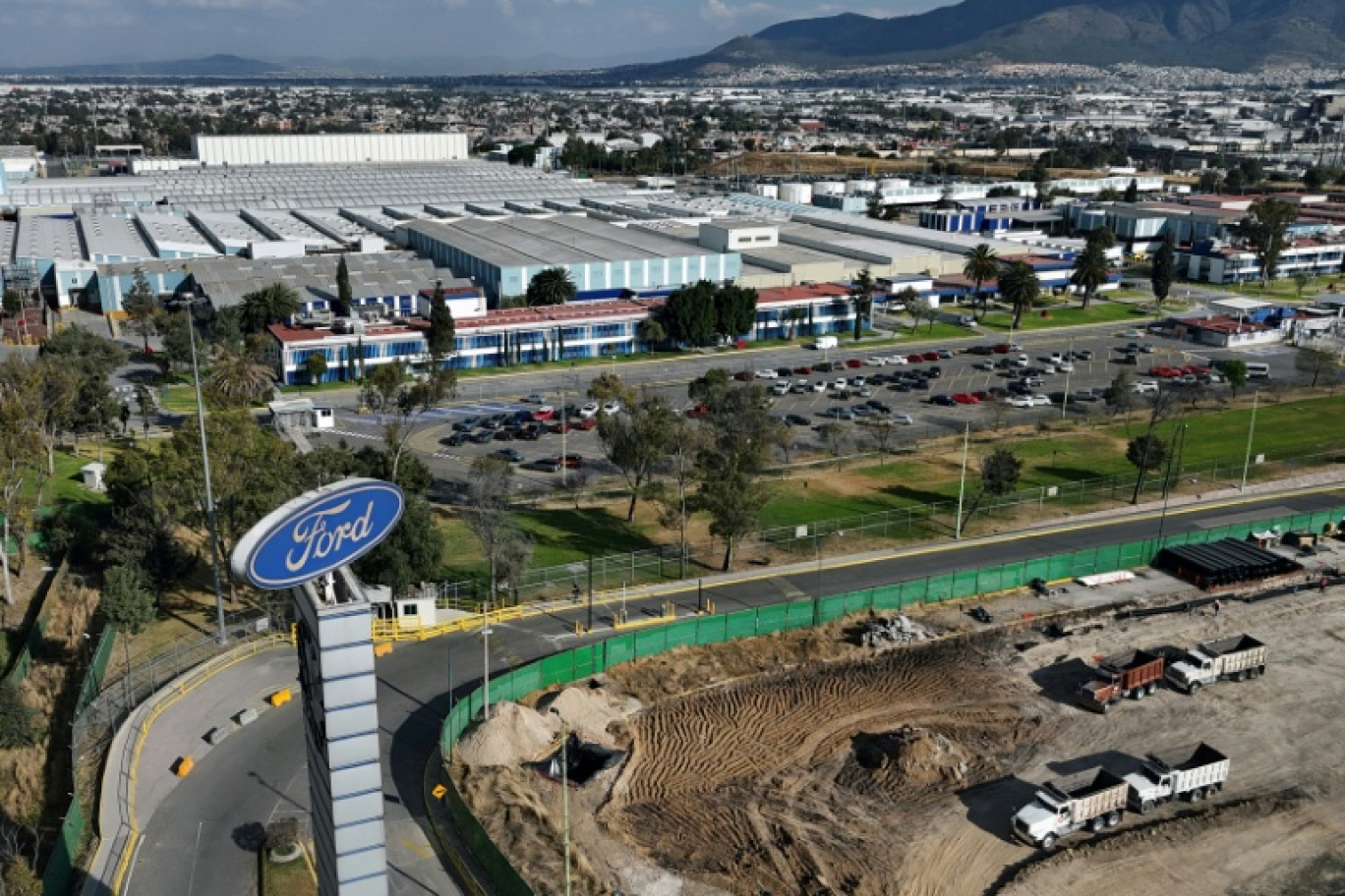 Vue aérienne de l'usine Ford de Cuautitlan Izcalli, dans l'Etat de Mexico, le 30 janvier 2025. L'association des constructeurs américains s'est dit déçue que l'administration ait donné priorité au Royaume-Uni plutôt qu'aux "partenaires d'Amérique du Nord", Canada et Mexique. © ALFREDO ESTRELLA