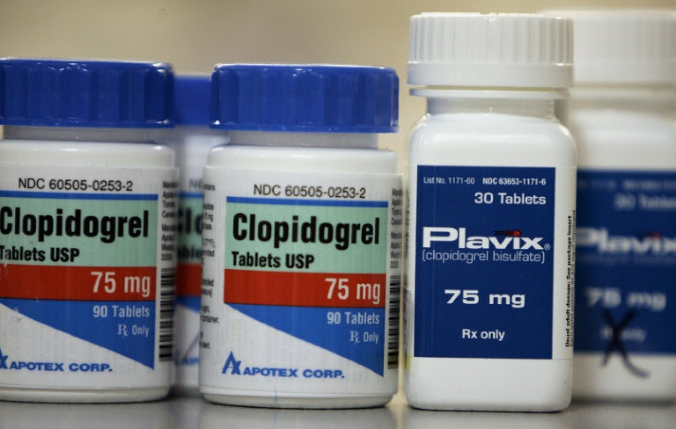 Des flacons de capsules de Plavix et de clodiprogel, son nom générique, en 2007 dans une pharmacie de Miami, en Floride © ROBERT SULLIVAN