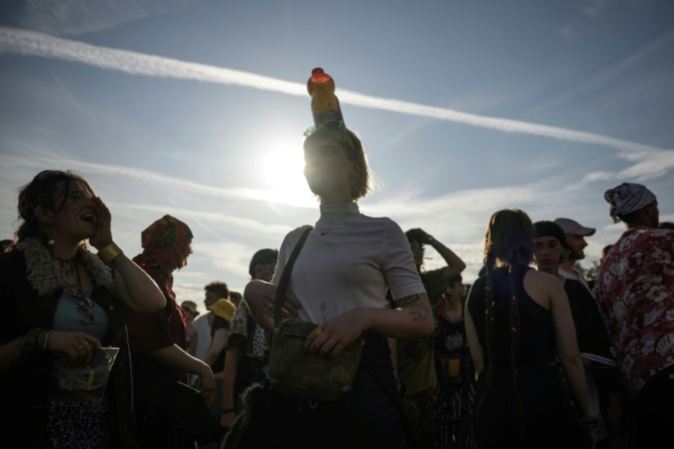 Des participants à une rave-party illégale, le 9 mai 2025 à Montvalent, dans le Lot © Ed JONES