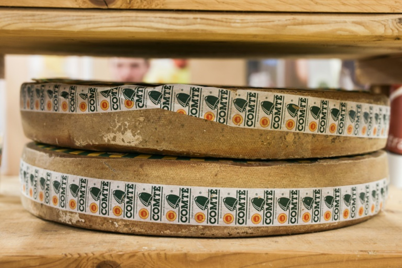 Deux meules de comté, au Salon de l'Agriculture à Paris, le 24 février 2025 © Thibaud MORITZ