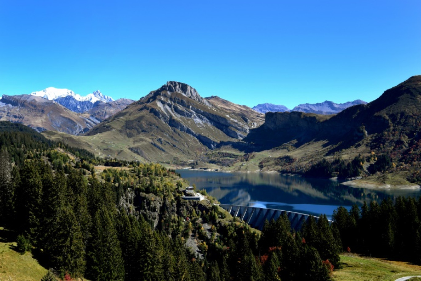Le barrage hydroélectrique de Roselend, sur la commune de Beaufort, en Savoie, le 5 octobre 2017. © JEAN-PIERRE CLATOT