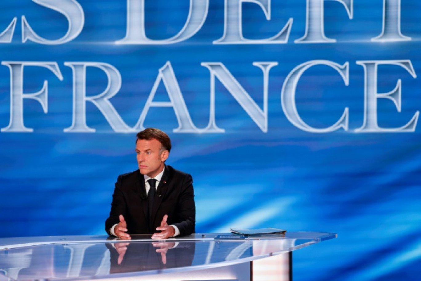 Le président Emmanuel Macron sur le plateau de TF1 lors d'une émission spéciales, le 13 mai 2025 à Saint-Denis, au nord de Paris © Ludovic MARIN