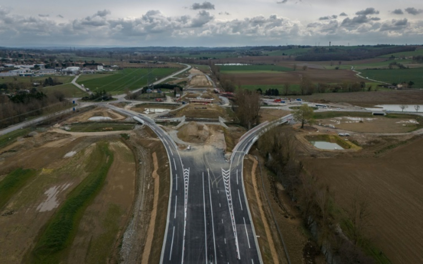 Vue aérienne du chantier de construction de l'autoroute A69 Toulouse-Castres, près de Verfeil, le 14 mars 2025 en Haute-Garonne © Ed JONES